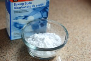 bicarbonate de soude dans un pot en verre